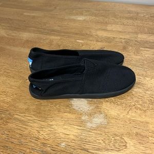 Tom’s Black Canvas Shoes